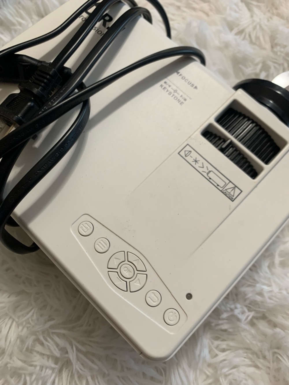 White Portable Projector - Picture 14 of 16